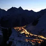 In Les 2 Alpes Near Piste Шале