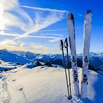 In Les 2 Alpes Near Piste Шале