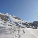 In Les 2 Alpes Near Piste Шале