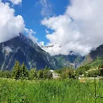 In Les 2 Alpes Near Piste Шале