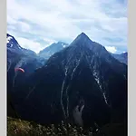 In Les 2 Alpes Near Piste Шале
