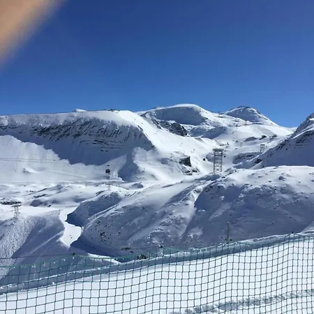 Chalet In Les 2 Alpes Near Piste