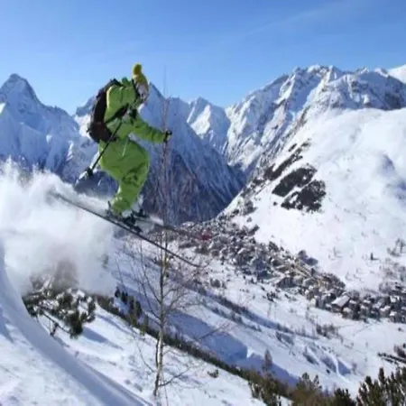 Chalet In Les 2 Alpes Near Piste Les Deux Alpes