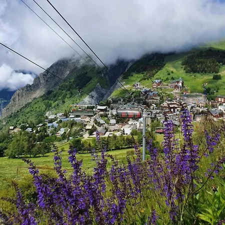 In Les 2 Alpes Near Piste * Les Deux Alpes